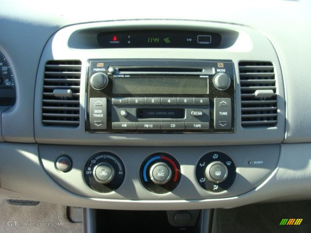 2004 Toyota Camry LE V6 Controls Photo #39242758