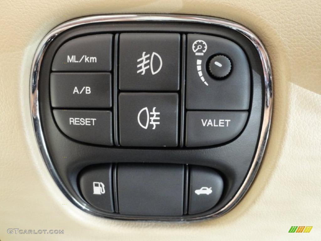 2008 Jaguar XJ XJ8 Controls Photo #39243214