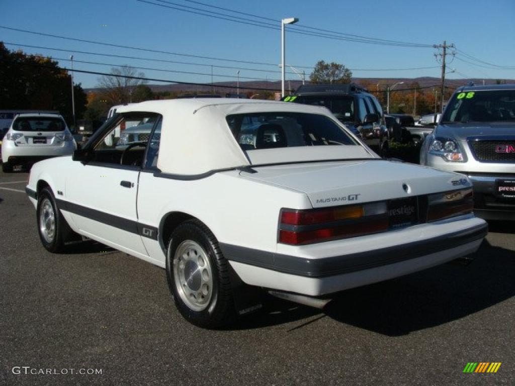 Oxford White 1985 Ford Mustang GT Convertible Exterior Photo #39243338
