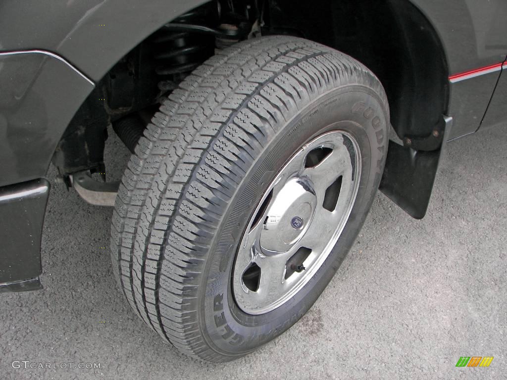 2005 F150 STX Regular Cab 4x4 - Dark Stone Metallic / Medium Flint Grey photo #10