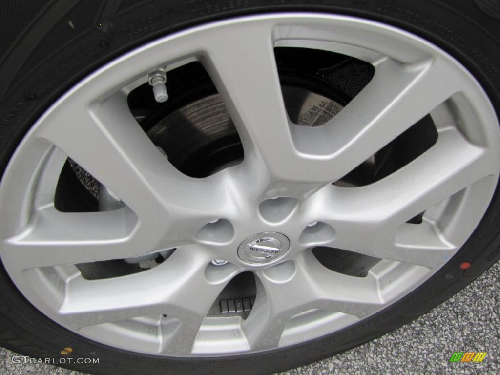 2011 Nissan Rogue SV Wheel Photo #39250924
