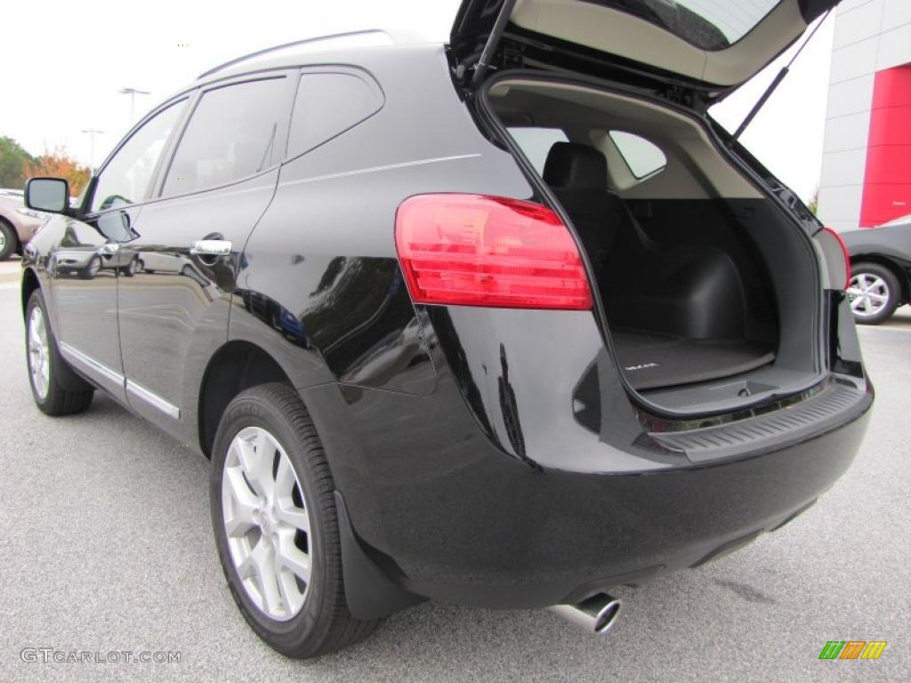 2011 Rogue SV - Wicked Black / Black photo #12