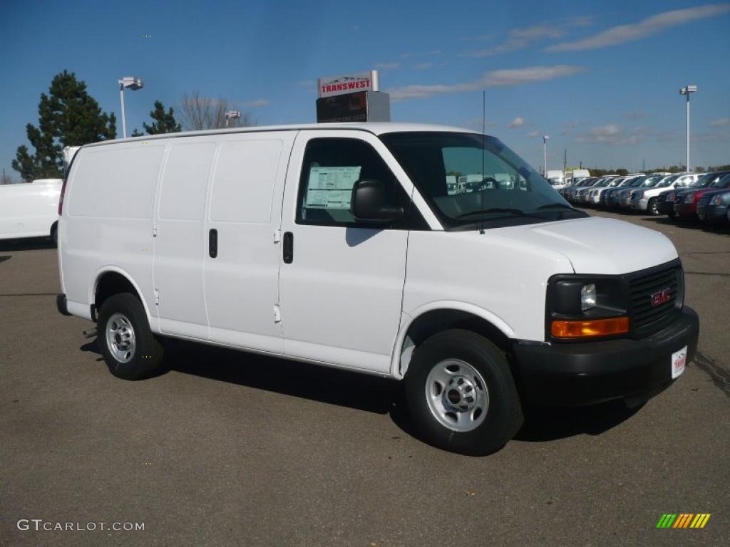 Summit White GMC Savana Van