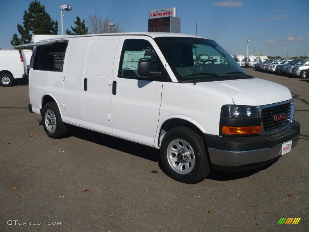 Summit White GMC Savana Van