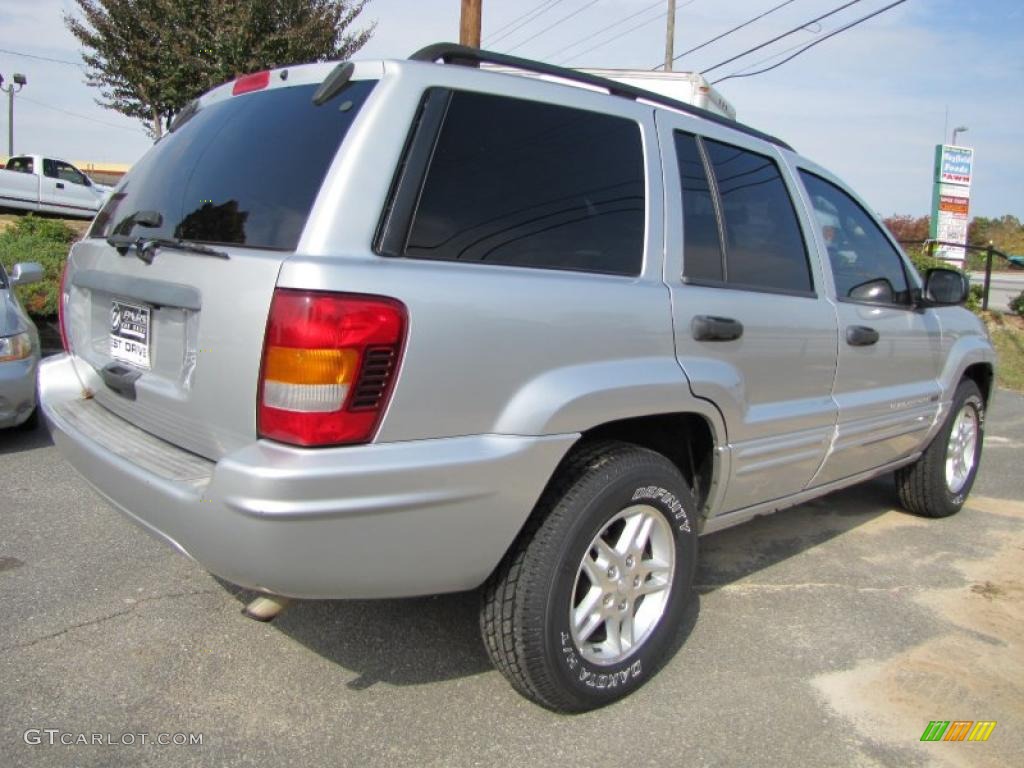 2004 Grand Cherokee Laredo - Bright Silver Metallic / Dark Slate Gray photo #3