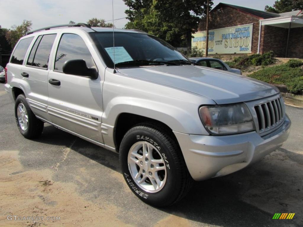 2004 Grand Cherokee Laredo - Bright Silver Metallic / Dark Slate Gray photo #4