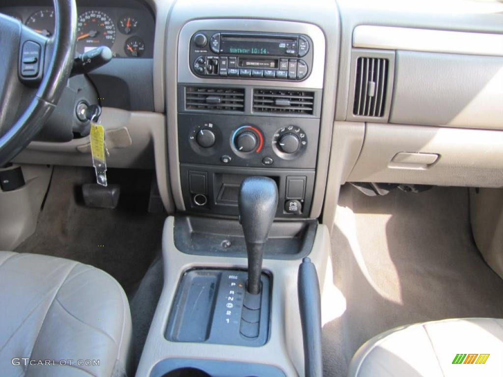 2004 Grand Cherokee Laredo - Bright Silver Metallic / Dark Slate Gray photo #11
