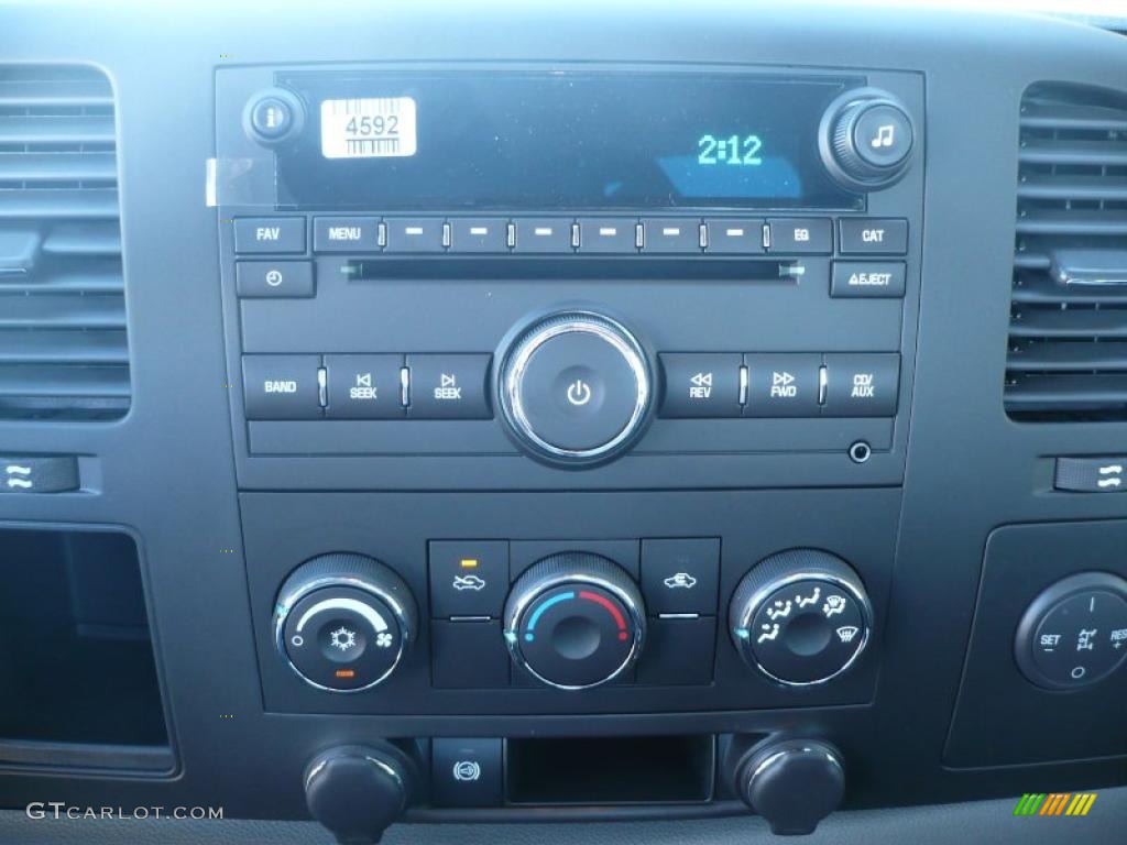 2011 GMC Sierra 3500HD Work Truck Regular Cab 4x4 Flat Bed Controls Photo #39253265