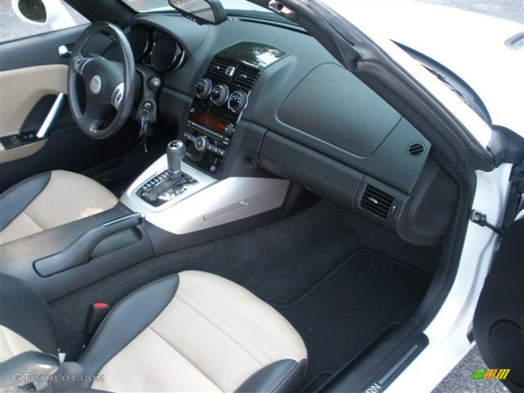 2007 Saturn Sky Red Line Roadster Tan Dashboard Photo #39255130