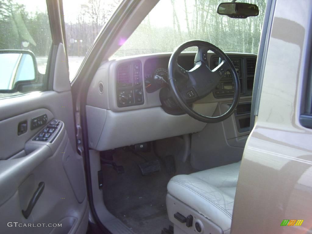 2004 Yukon SLT 4x4 - Sandalwood Metallic / Neutral/Shale photo #3