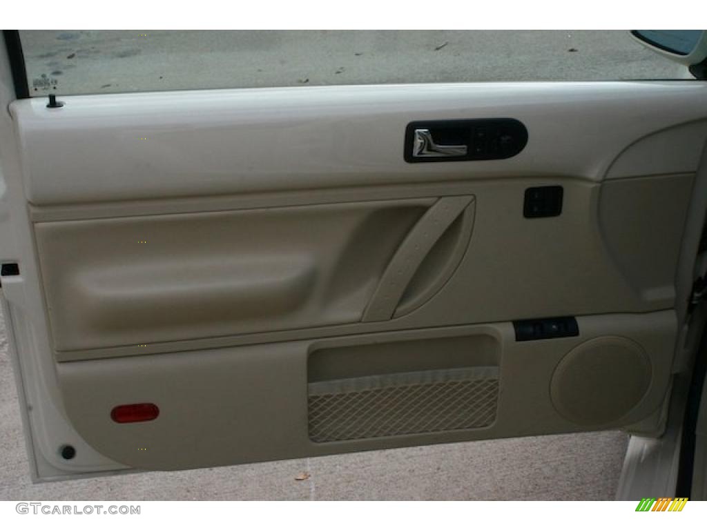 2010 Volkswagen New Beetle 2.5 Coupe Cream Door Panel Photo #39256263