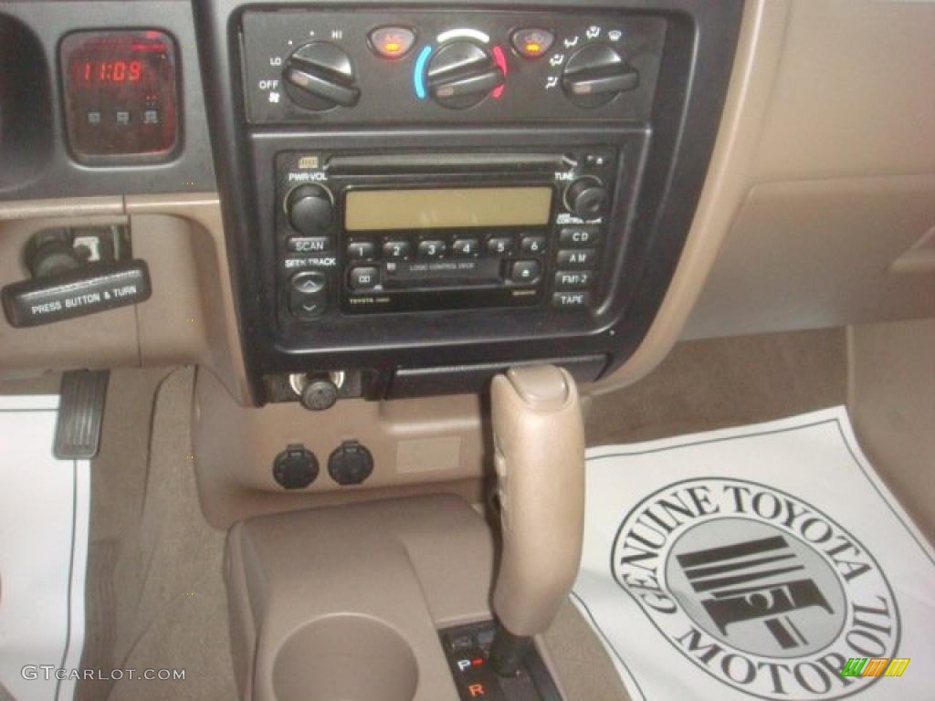 2002 Tacoma V6 PreRunner Double Cab - Super White / Oak photo #24