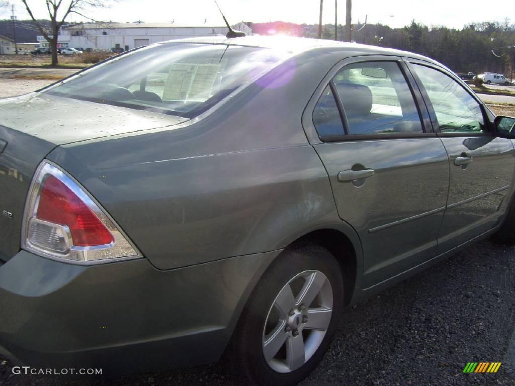 2008 Fusion SE - Moss Green Metallic / Camel photo #5