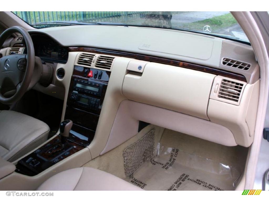 2001 Mercedes-Benz E 320 Sedan Java Dashboard Photo #39260627