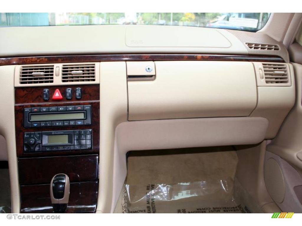 2001 Mercedes-Benz E 320 Sedan Dashboard Photos