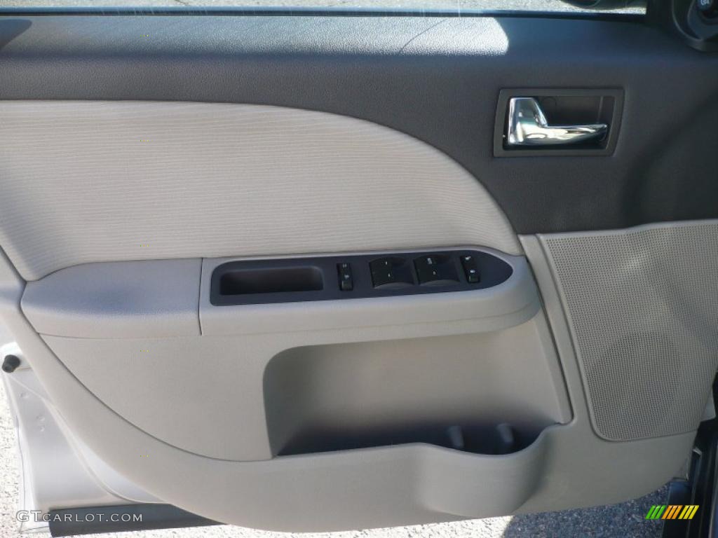 2008 Ford Taurus SEL AWD Medium Light Stone Door Panel Photo #39262787