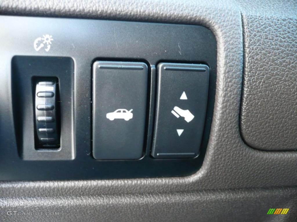 2008 Ford Taurus SEL AWD Controls Photo #39262999