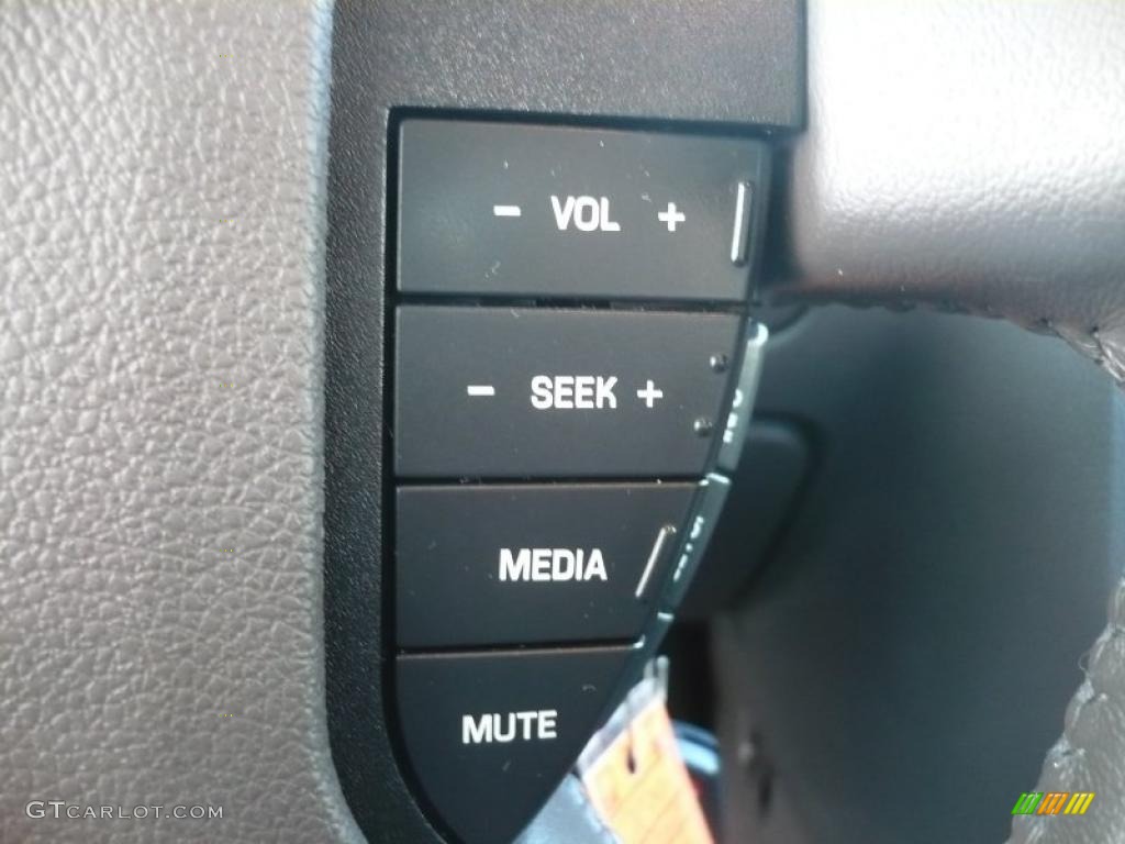 2008 Ford Taurus SEL AWD Controls Photo #39263035