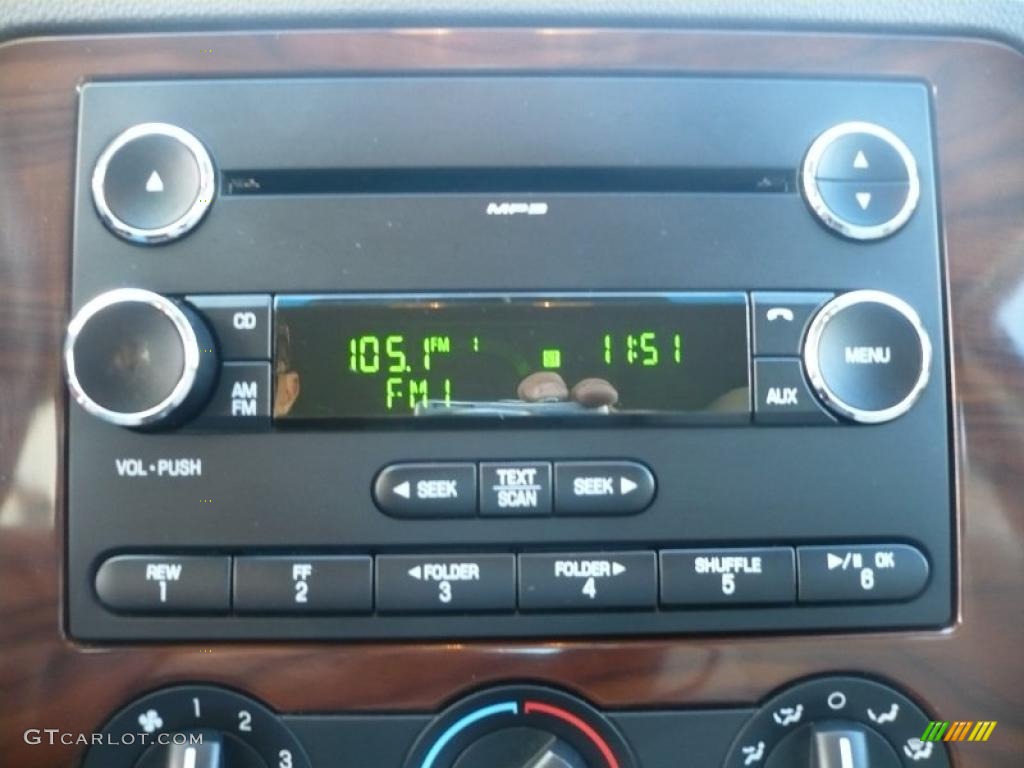 2008 Ford Taurus SEL AWD Controls Photo #39263047