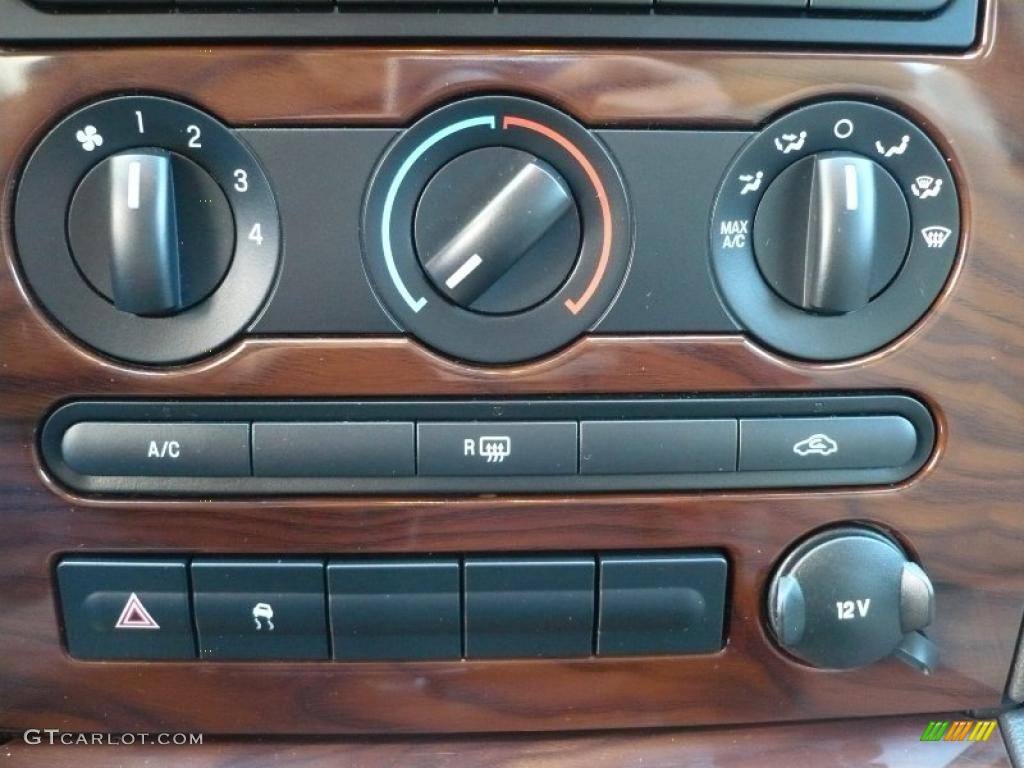 2008 Ford Taurus SEL AWD Controls Photo #39263059