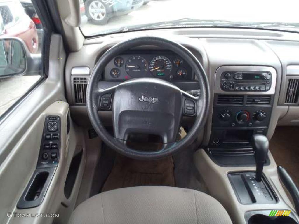 2003 Jeep Grand Cherokee Laredo Taupe Dashboard Photo #39263691