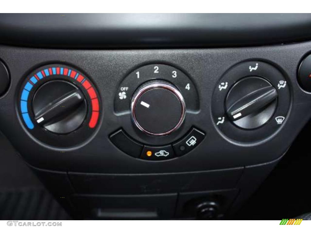 2009 Chevrolet Aveo Aveo5 LS Controls Photo #39266251