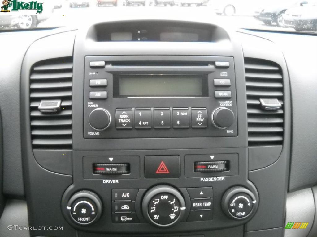 2008 Kia Sedona Standard Sedona Model Controls Photo #39267223