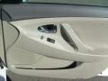Super White - Camry LE Photo No. 17
