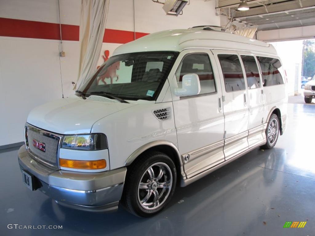 Summit White GMC Savana Van