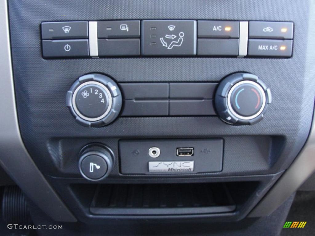 2010 F150 XLT SuperCrew 4x4 - Oxford White / Medium Stone photo #28