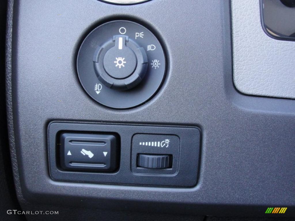 2010 F150 XLT SuperCrew 4x4 - Oxford White / Medium Stone photo #31