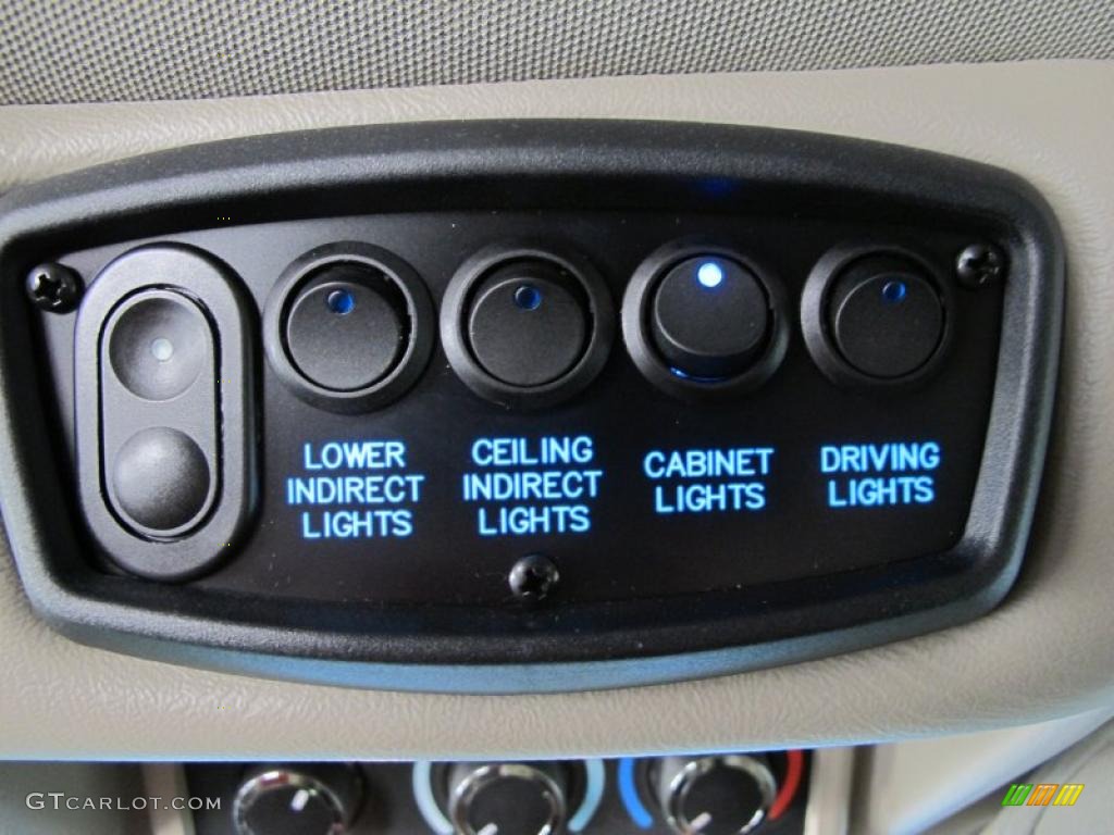 2010 GMC Savana Van LT 1500 Passenger Conversion Controls Photo #39271703
