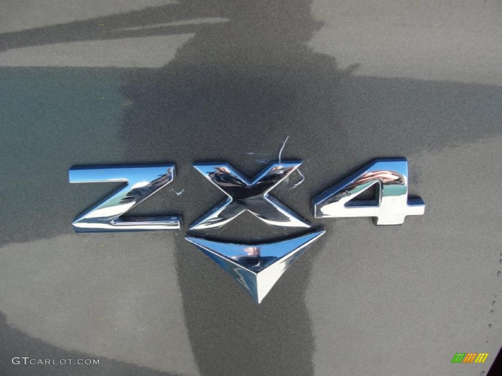 2005 Focus ZX4 SE Sedan - Liquid Grey Metallic / Dark Flint/Light Flint photo #19