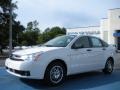 White Suede - Focus SE Sedan Photo No. 1