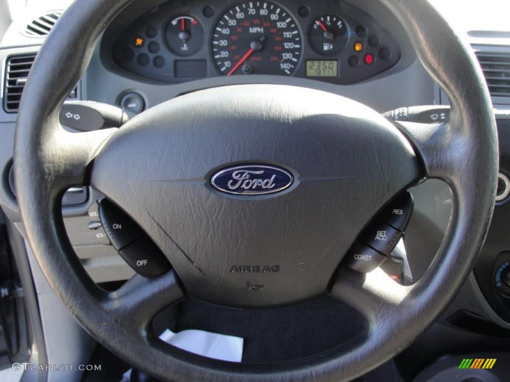 2005 Focus ZX4 SE Sedan - Liquid Grey Metallic / Dark Flint/Light Flint photo #38