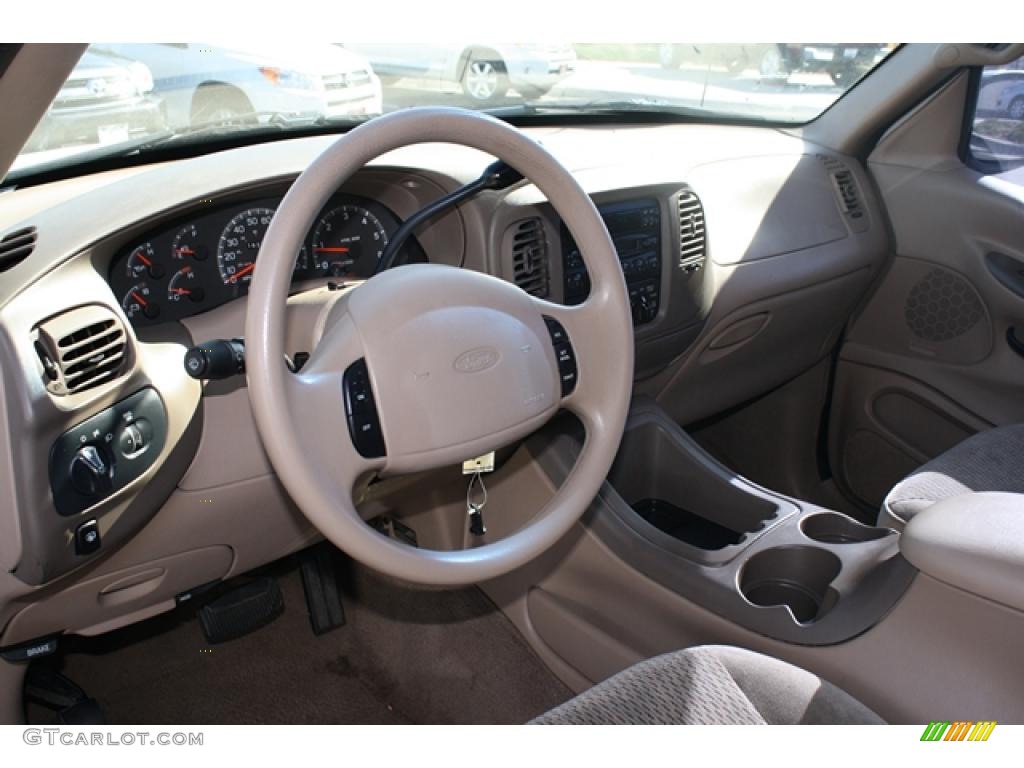 Medium Prairie Tan Interior 1998 Ford Expedition XLT 4x4 Photo #39274575