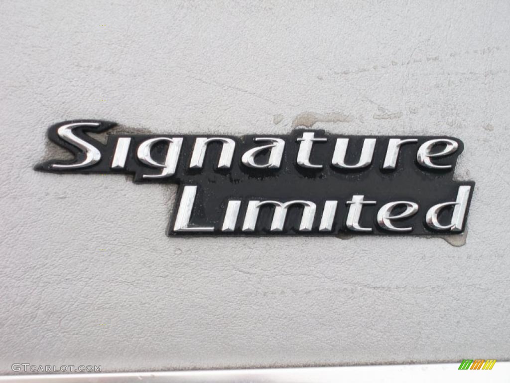 2006 Lincoln Town Car Signature Limited Marks and Logos Photo #39274663