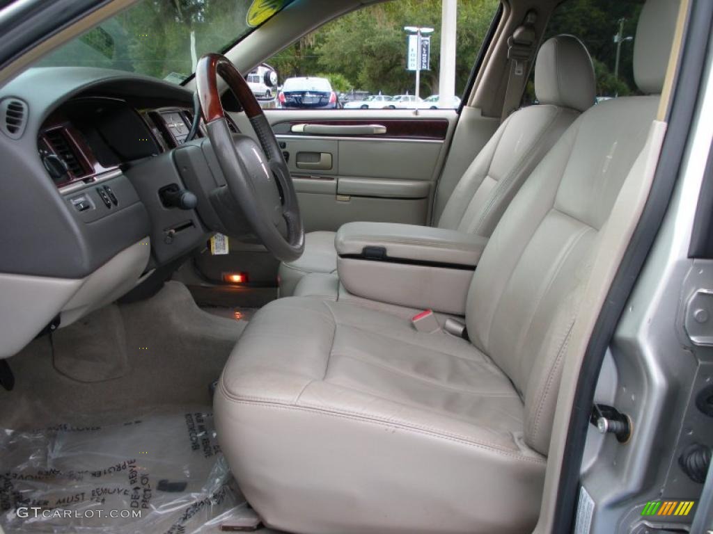 Medium Light Stone Interior 2006 Lincoln Town Car Signature Limited Photo #39274679