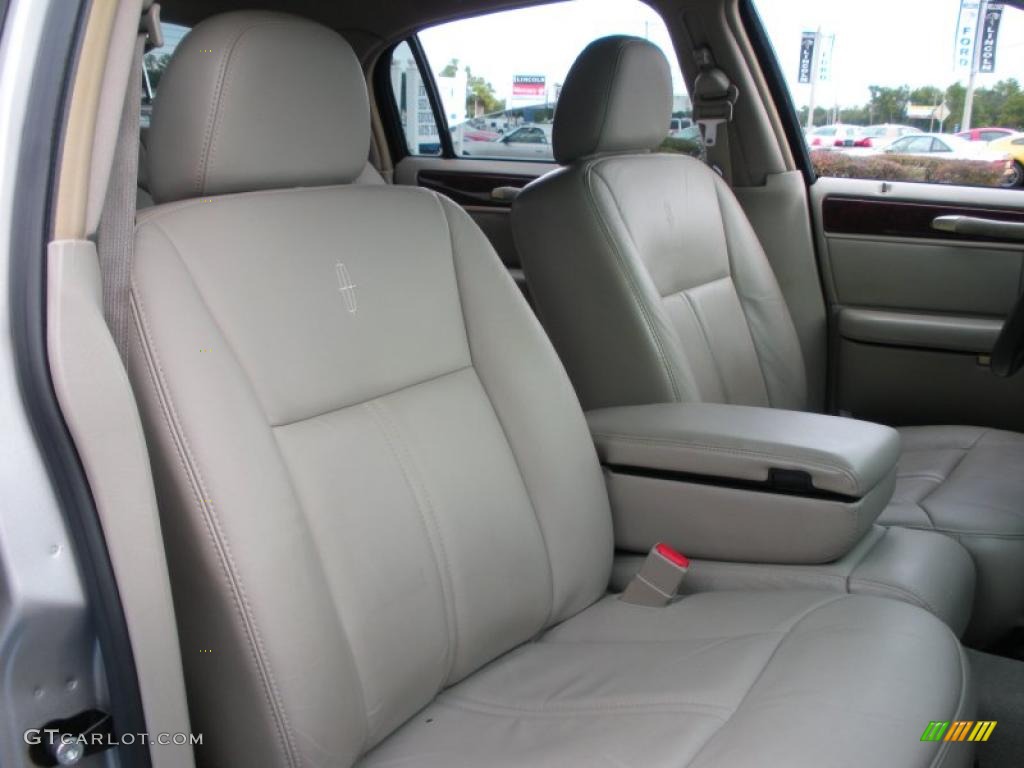 Medium Light Stone Interior 2006 Lincoln Town Car Signature Limited Photo #39274759