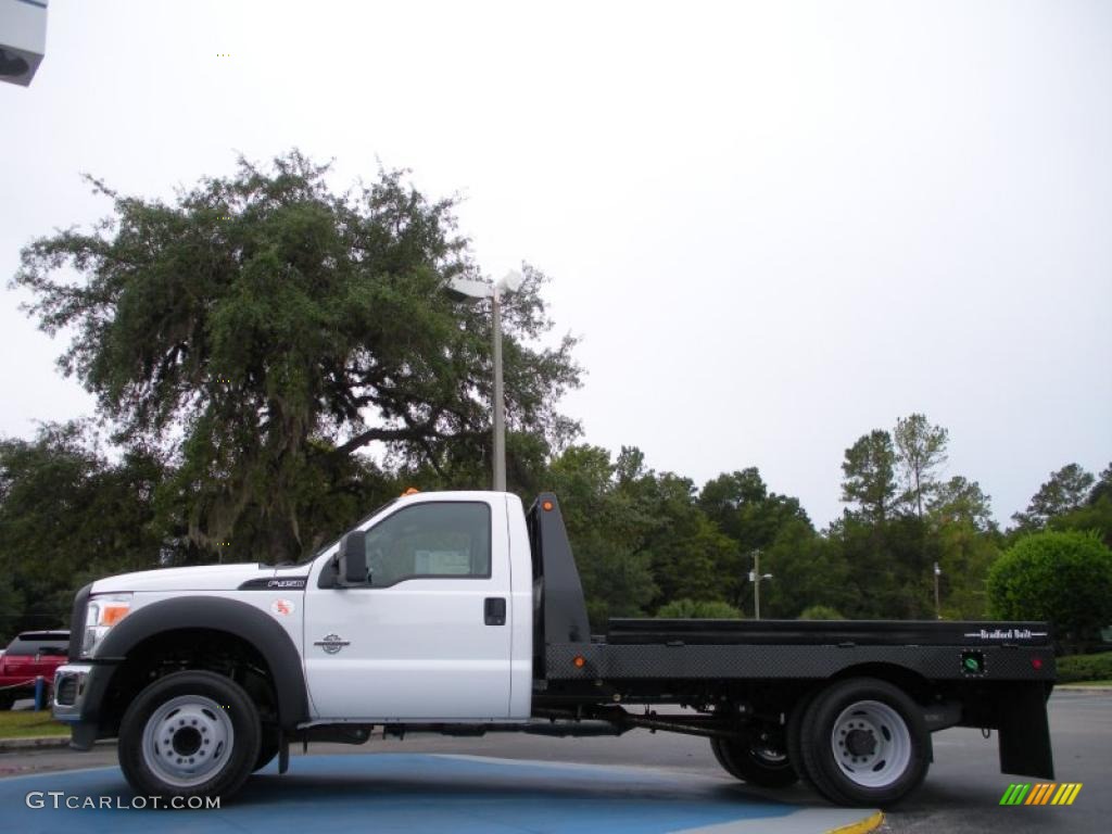 Oxford White 2011 Ford F450 Super Duty XL Regular Cab Chassis Flat Bed Exterior Photo #39274943