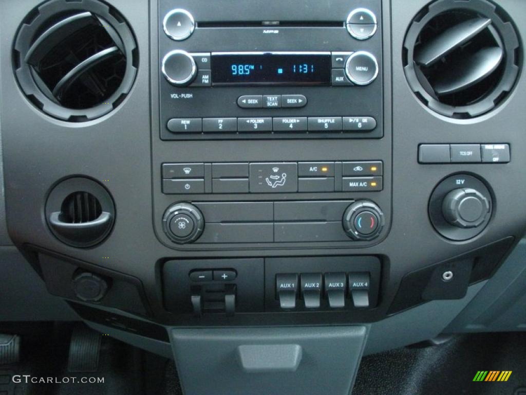 2011 Ford F450 Super Duty XL Regular Cab Chassis Flat Bed Controls Photo #39275235