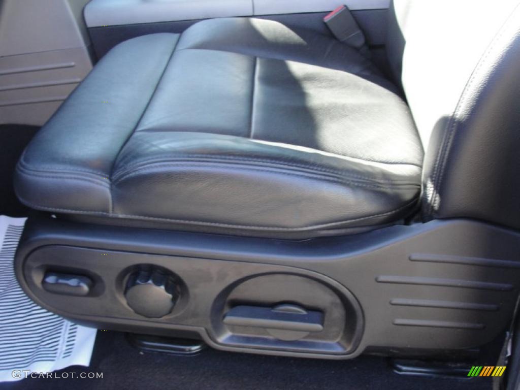 2006 F150 Lariat SuperCrew - Oxford White / Black photo #36