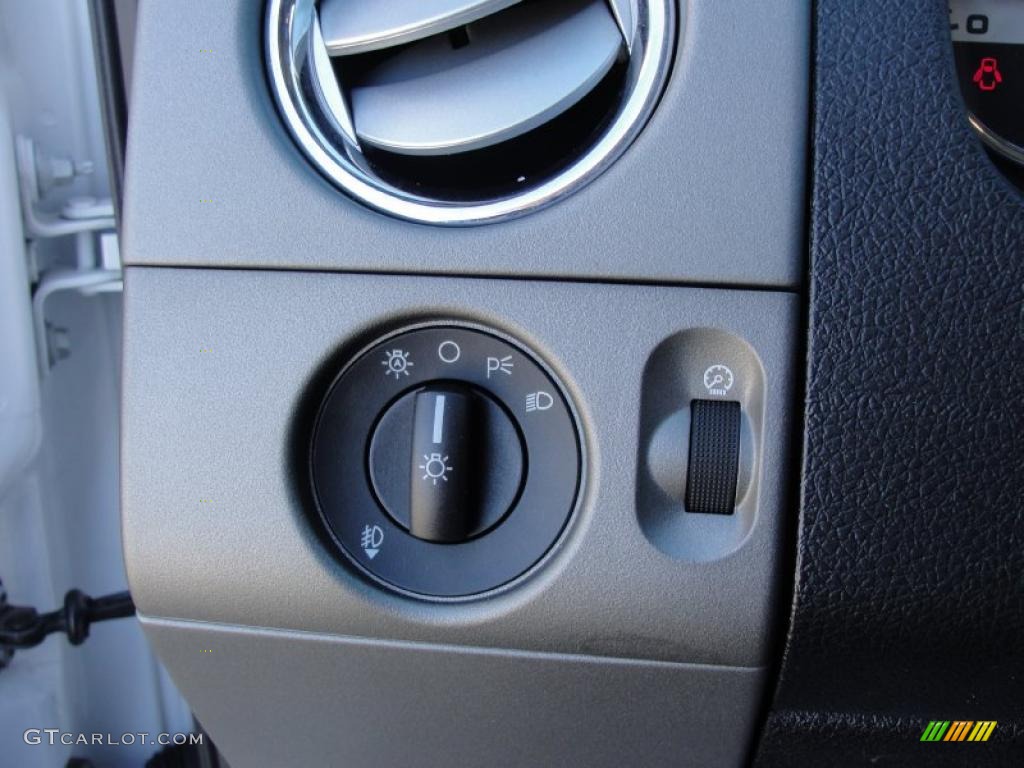 2006 F150 Lariat SuperCrew - Oxford White / Black photo #44
