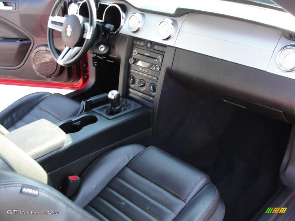 2008 Ford Mustang GT Premium Coupe Dark Charcoal Dashboard Photo #39276219