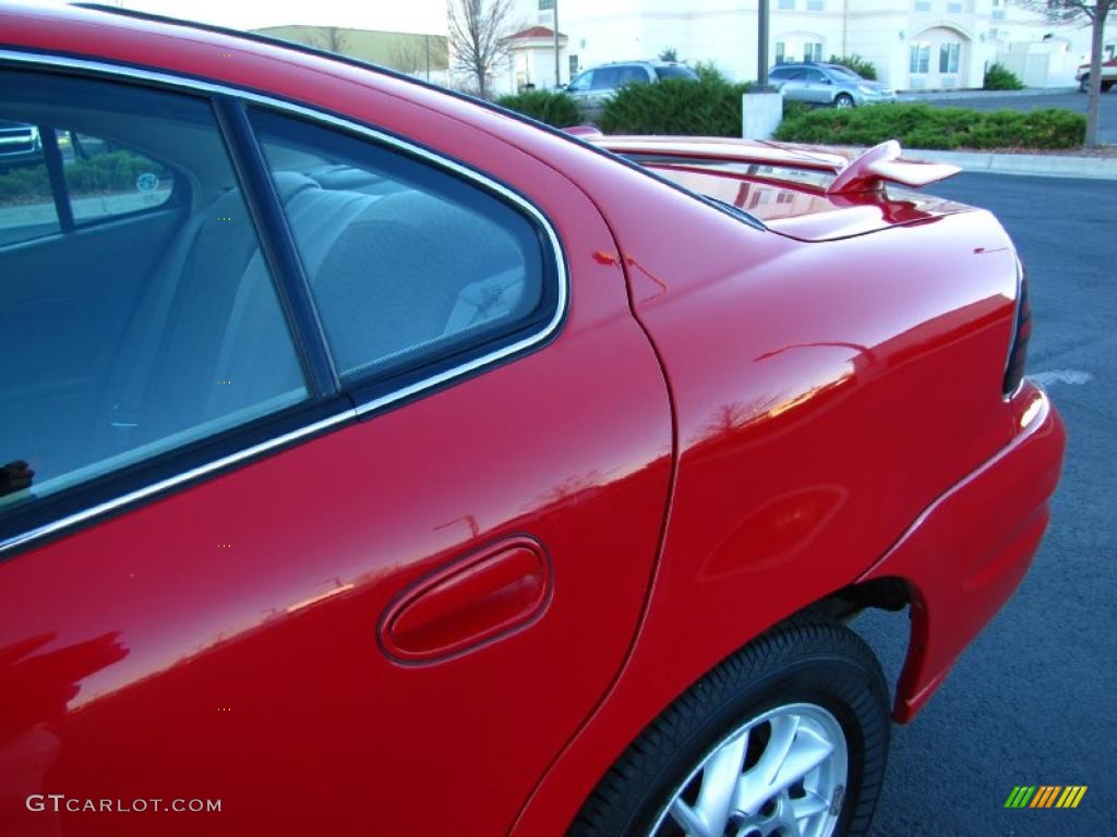 2003 Grand Am SE Sedan - Victory Red / Dark Taupe photo #17