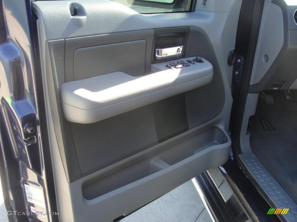 2007 Ford F150 XLT SuperCrew Medium/Dark Flint Door Panel Photo #39277611