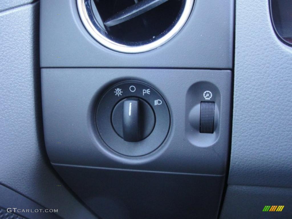 2007 Ford F150 XLT SuperCrew Controls Photo #39277763