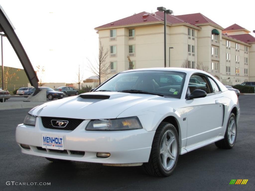 2003 Mustang GT Coupe - Oxford White / Dark Charcoal/Medium Graphite photo #10