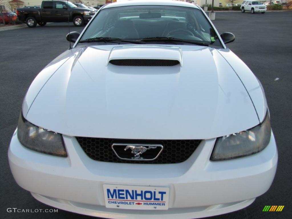 2003 Mustang GT Coupe - Oxford White / Dark Charcoal/Medium Graphite photo #12