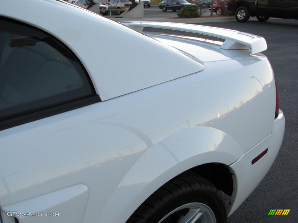 2003 Mustang GT Coupe - Oxford White / Dark Charcoal/Medium Graphite photo #14